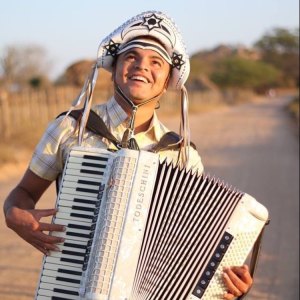 Chambinho do Acordeon grava canções com Marcus Lucenna